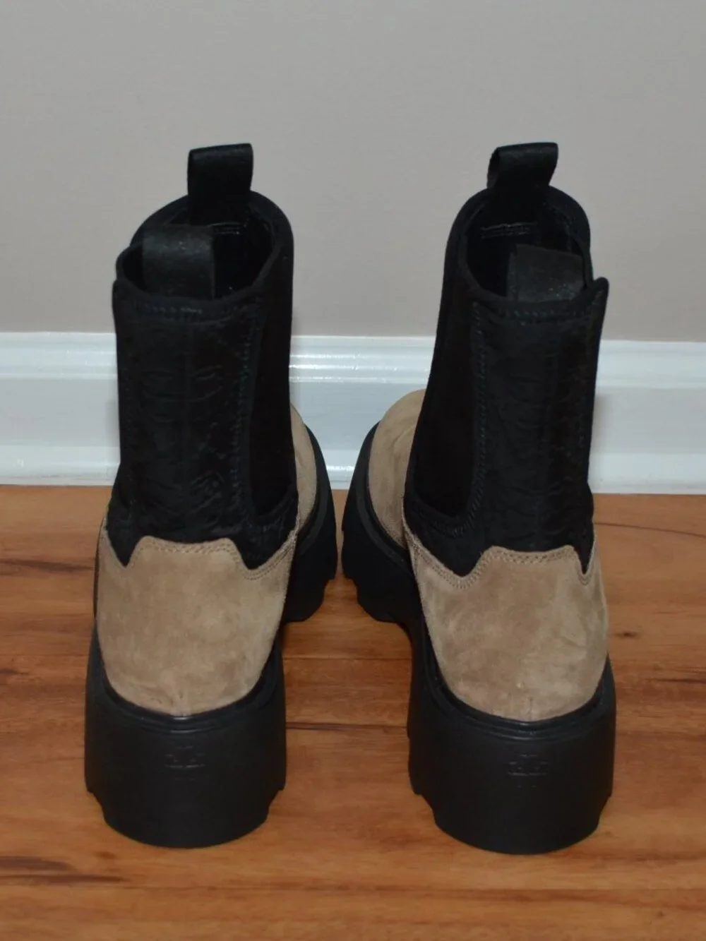 Tory Burch NEW Tan River Rock suede Monogram Chelsea Stretchy Boots, 8.5M